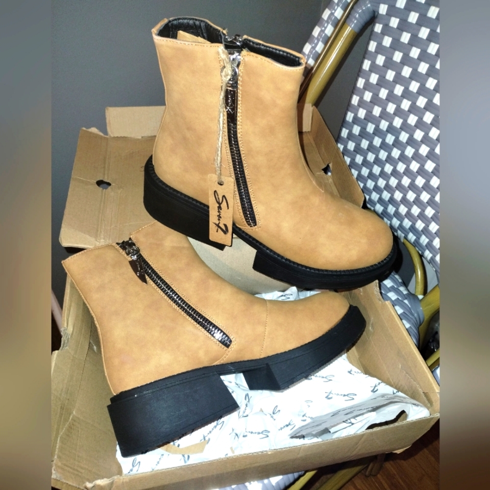 Seven7 l Vault Platform Boots l Sz 10 l NIB